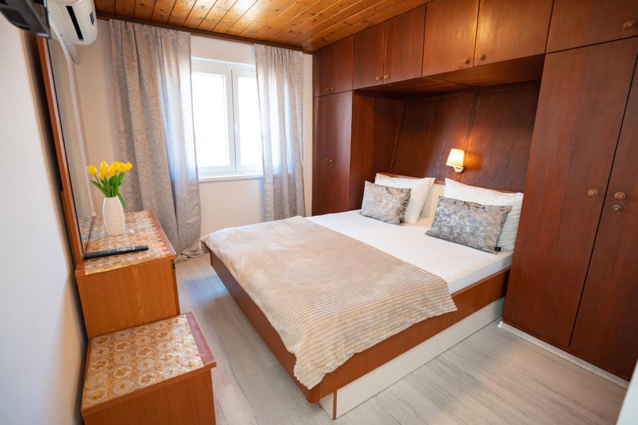 Rooms Magnolia With Pool Novalja Exterior photo