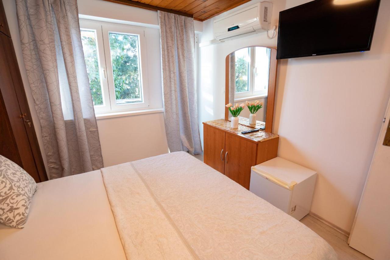 Rooms Magnolia With Pool Novalja Exterior photo