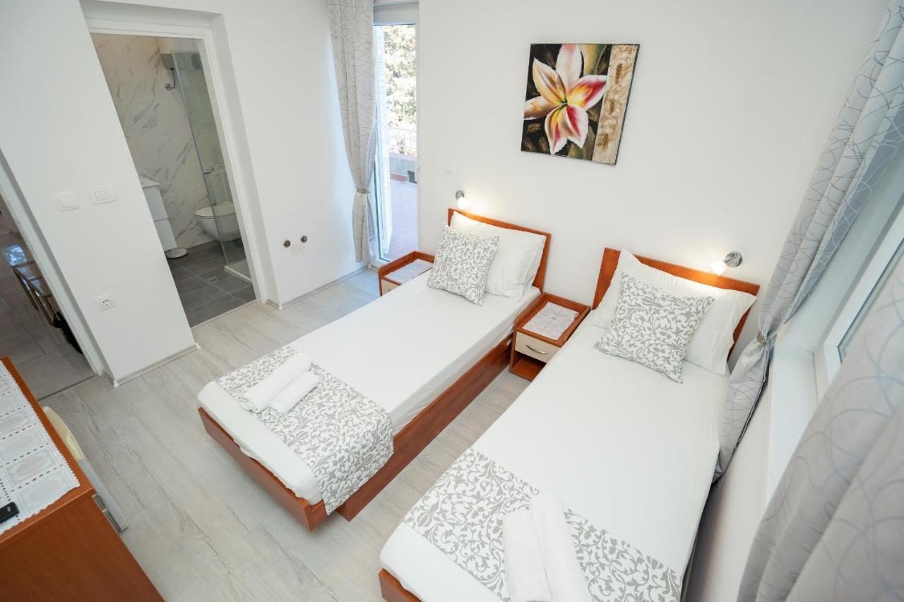 Rooms Magnolia With Pool Novalja Exterior photo