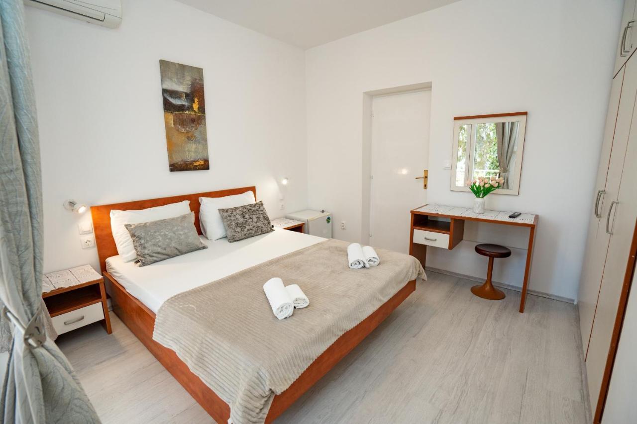 Rooms Magnolia With Pool Novalja Exterior photo