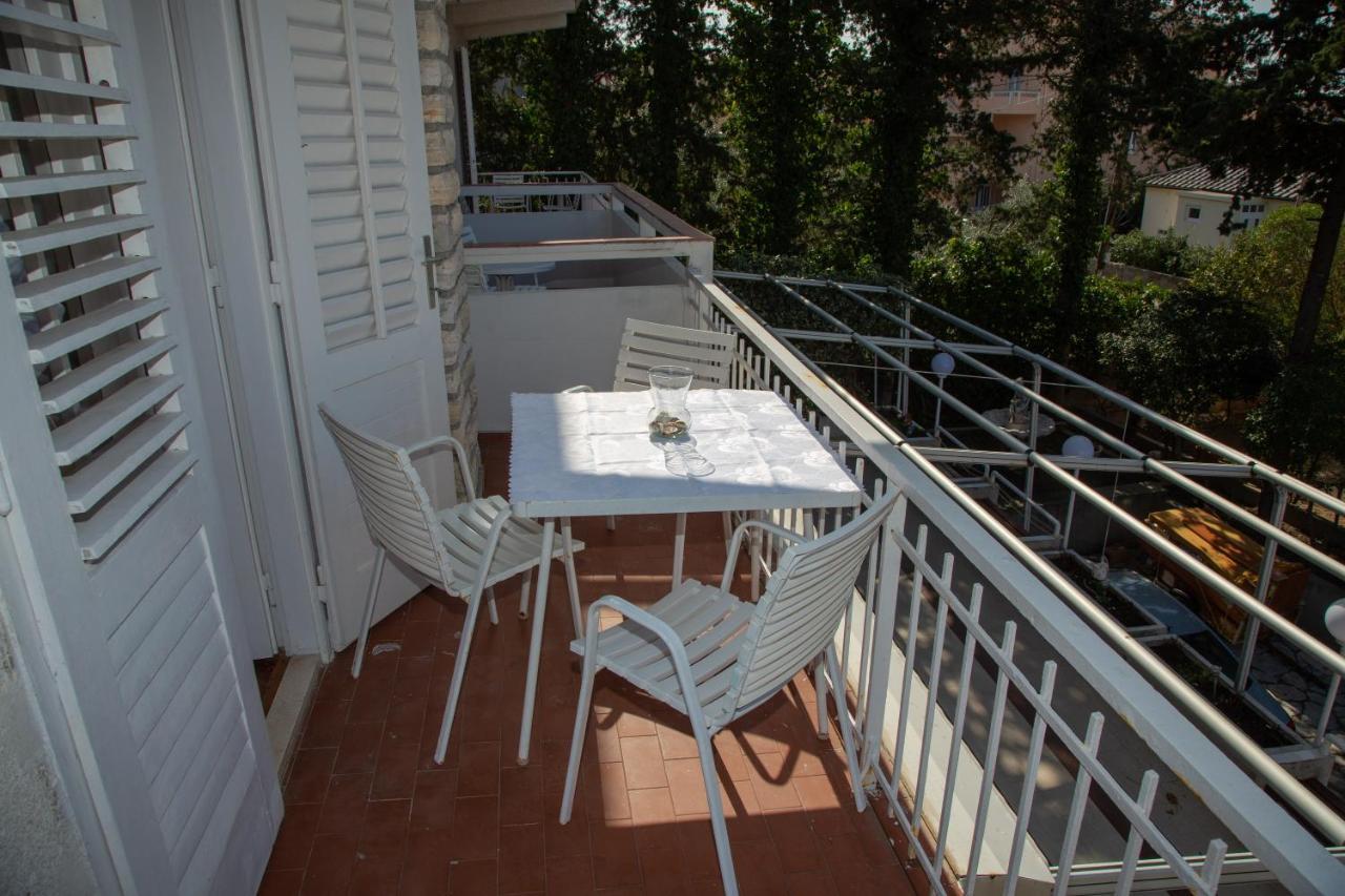 Rooms Magnolia With Pool Novalja Exterior photo