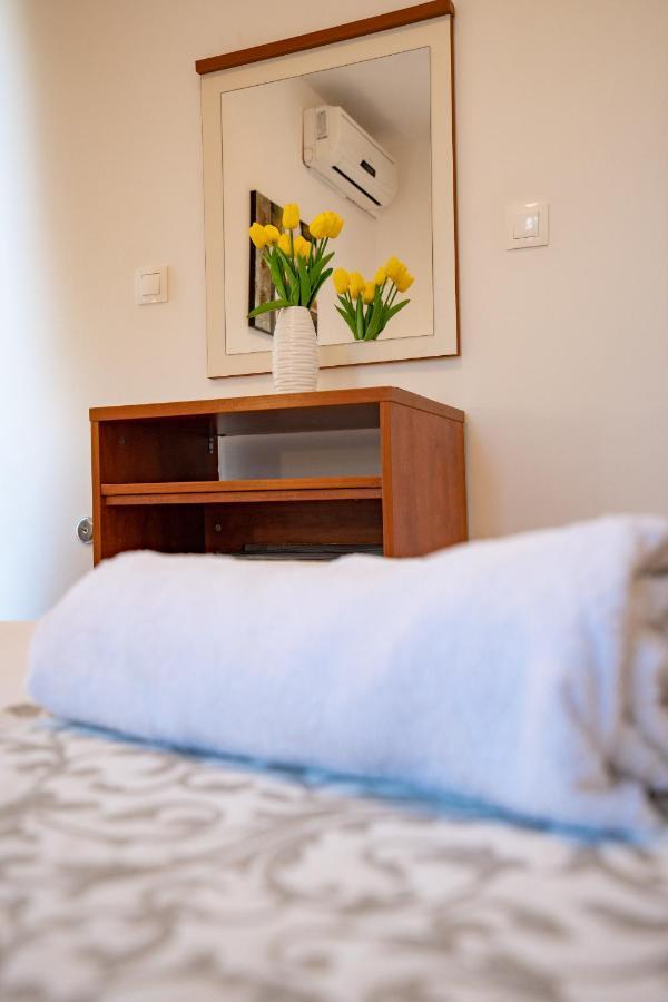 Rooms Magnolia With Pool Novalja Exterior photo