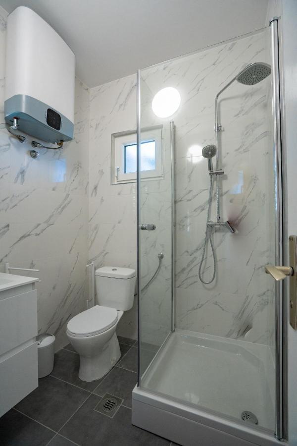 Rooms Magnolia With Pool Novalja Exterior photo
