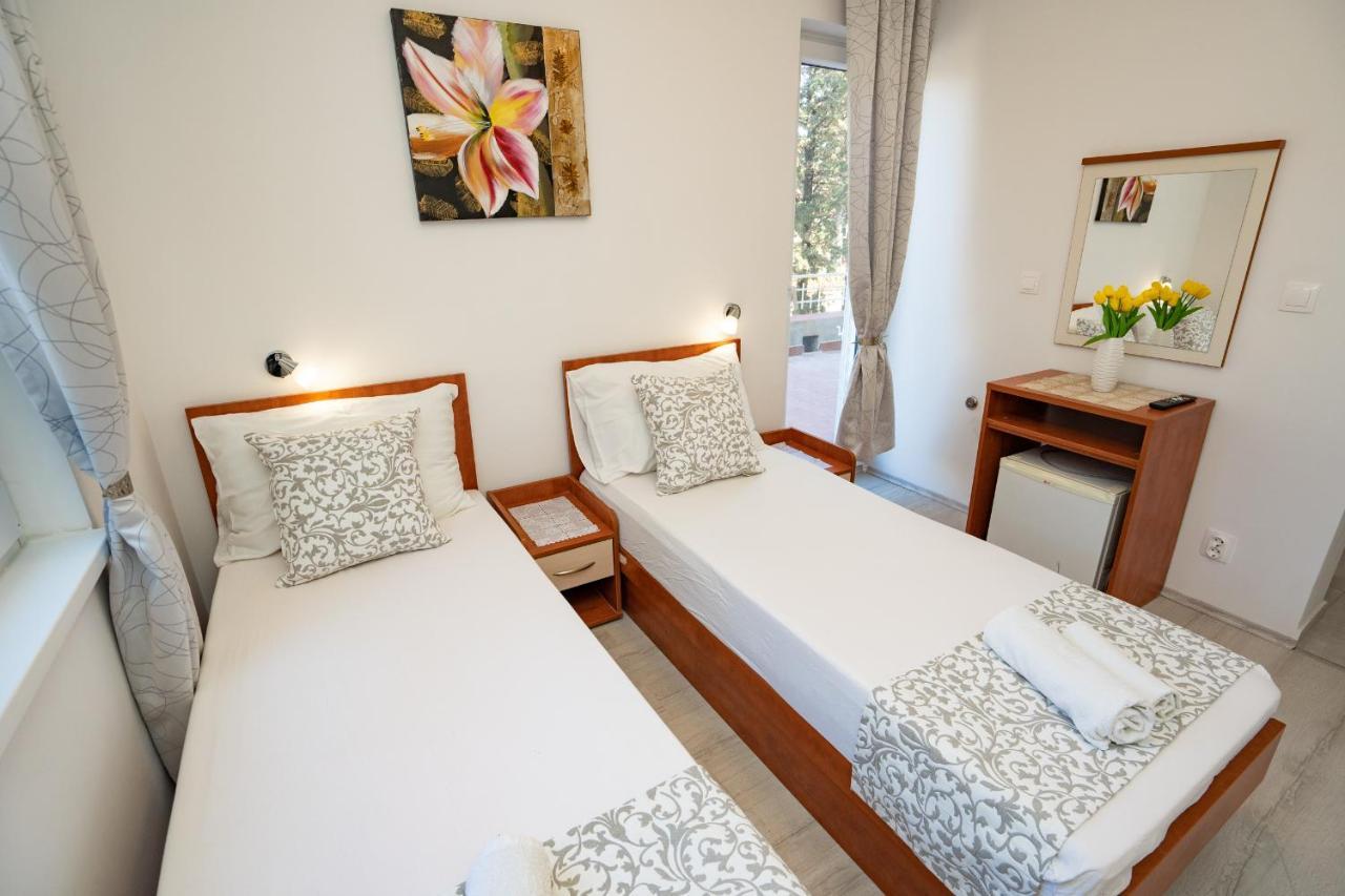 Rooms Magnolia With Pool Novalja Exterior photo