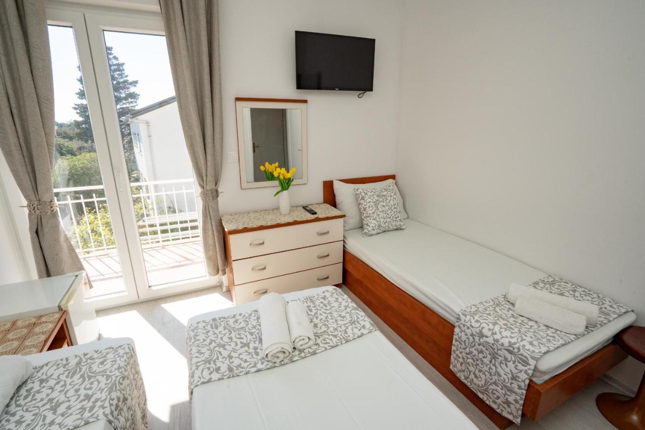 Rooms Magnolia With Pool Novalja Exterior photo