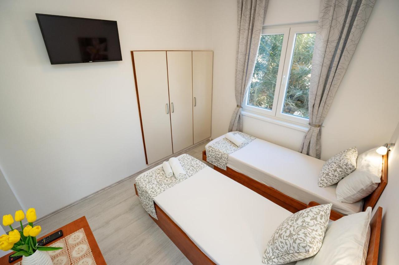 Rooms Magnolia With Pool Novalja Exterior photo