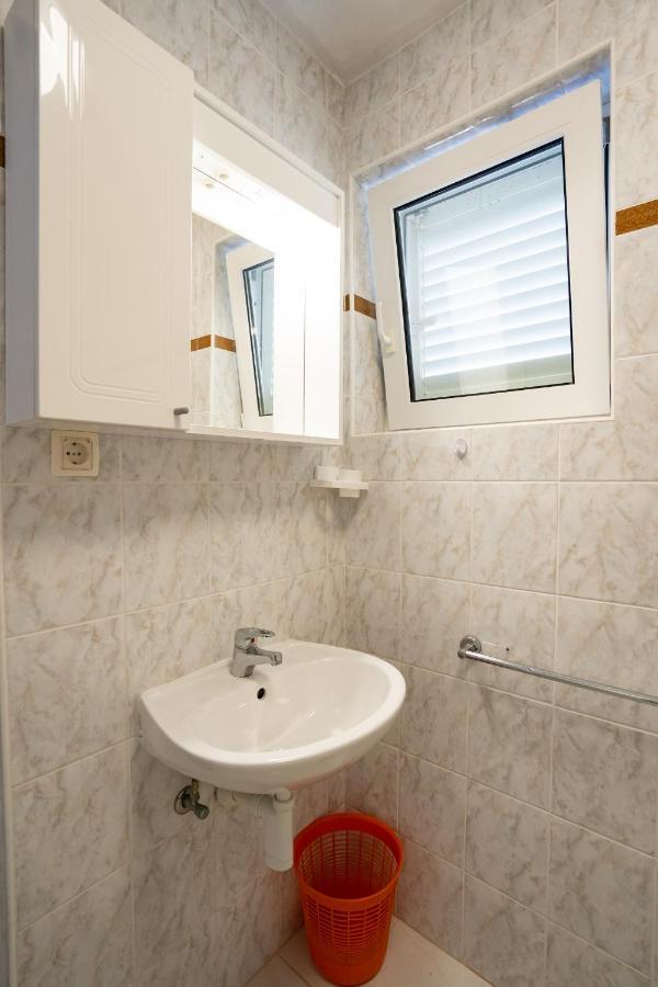 Rooms Magnolia With Pool Novalja Exterior photo