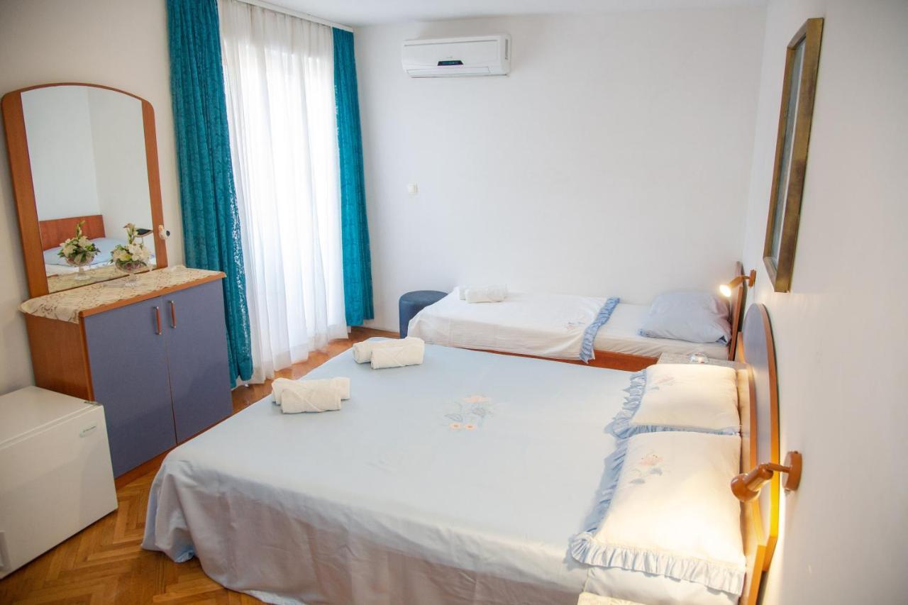 Rooms Magnolia With Pool Novalja Exterior photo