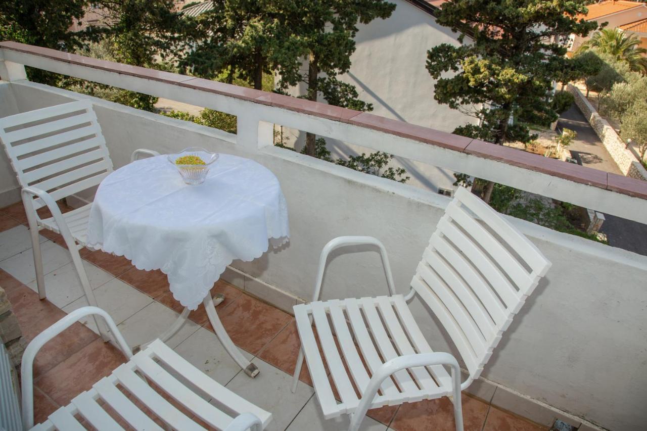 Rooms Magnolia With Pool Novalja Exterior photo