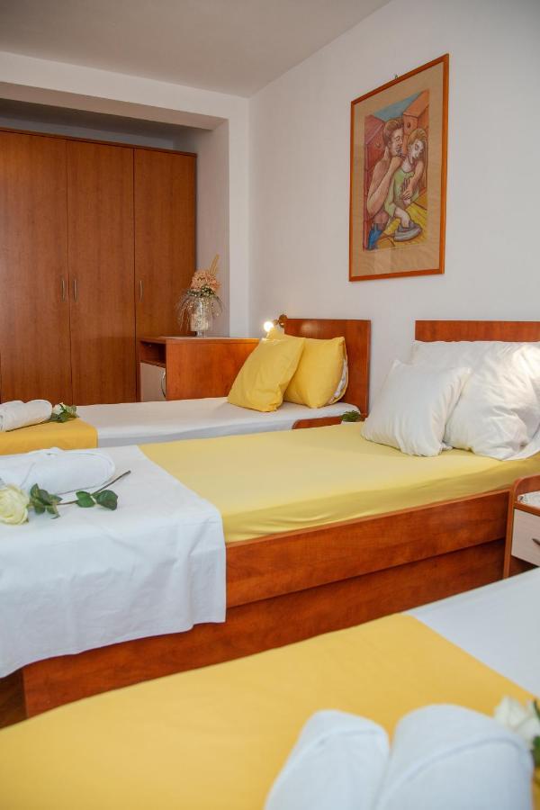 Rooms Magnolia With Pool Novalja Exterior photo