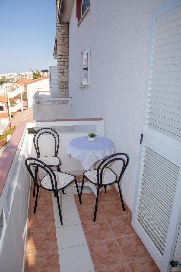 Rooms Magnolia With Pool Novalja Exterior photo